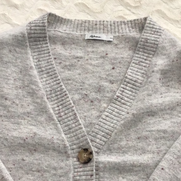 NWOT beautiful light grey sweater - Picture 3 of 5